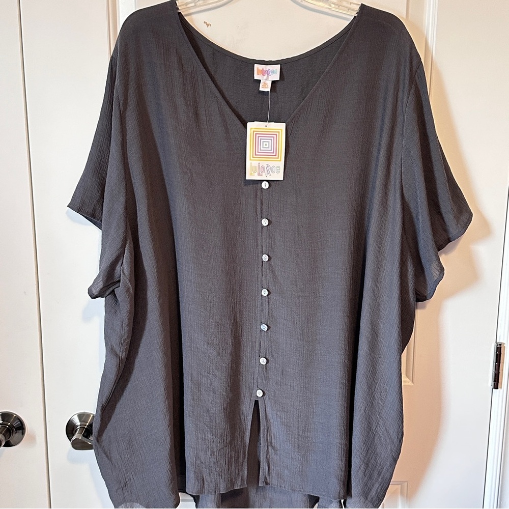 🆕 LulaRoe Shannah V-neck button blouse 3XL